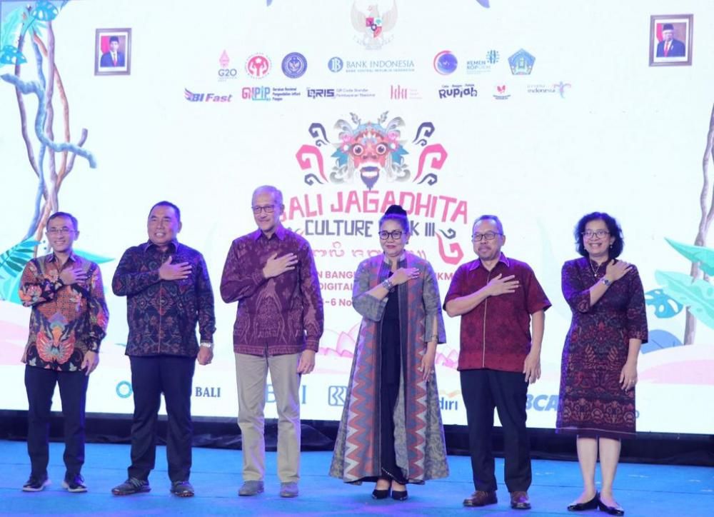 podiumnews.com-Ny Putri Koster Apresiasi BI gelar Lomba Merangkai Bunga Kasna, Harap Dapat Sejahterakan Petani